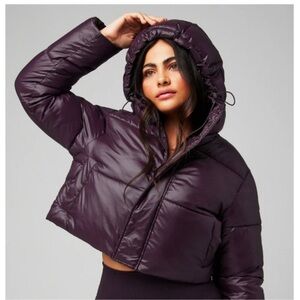 NWT Fabletics Essential Cropped Hooded Puffer Coat Jacket in Deep Plum Shine